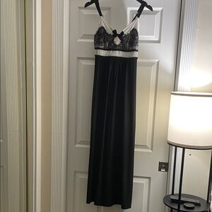 SOMA long, black and cream ultra soft nightgown, adjustable straps, beautiful